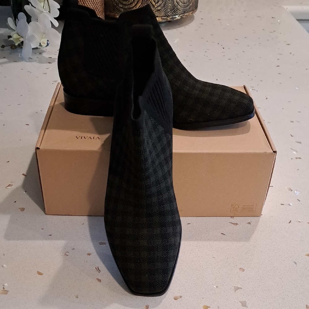 NIB VIVAIA Ryan Slip On Bootie